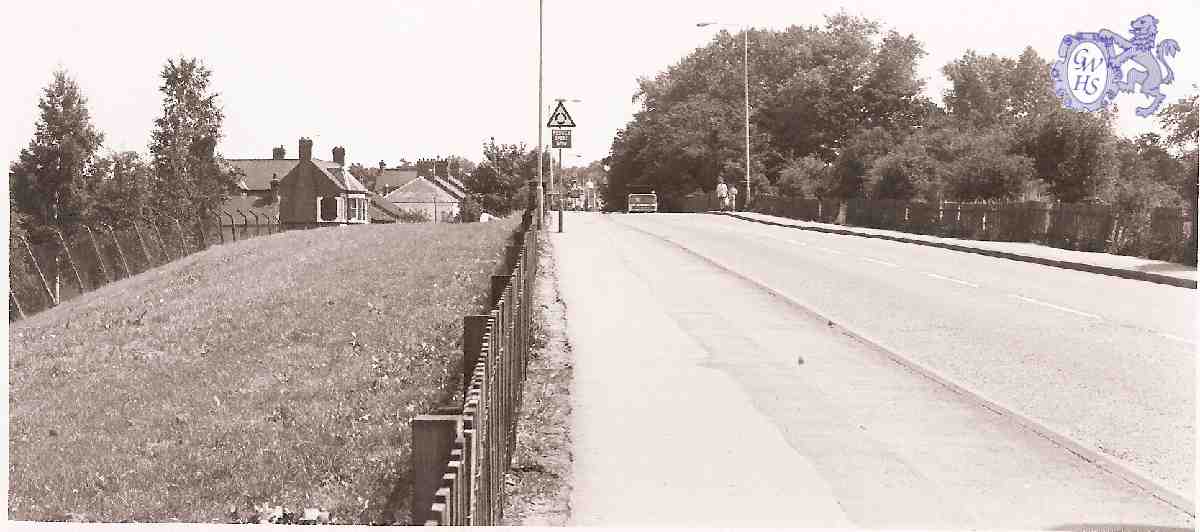 24-135 Spion Kop bridge Station Road looking towards Wigston Magna