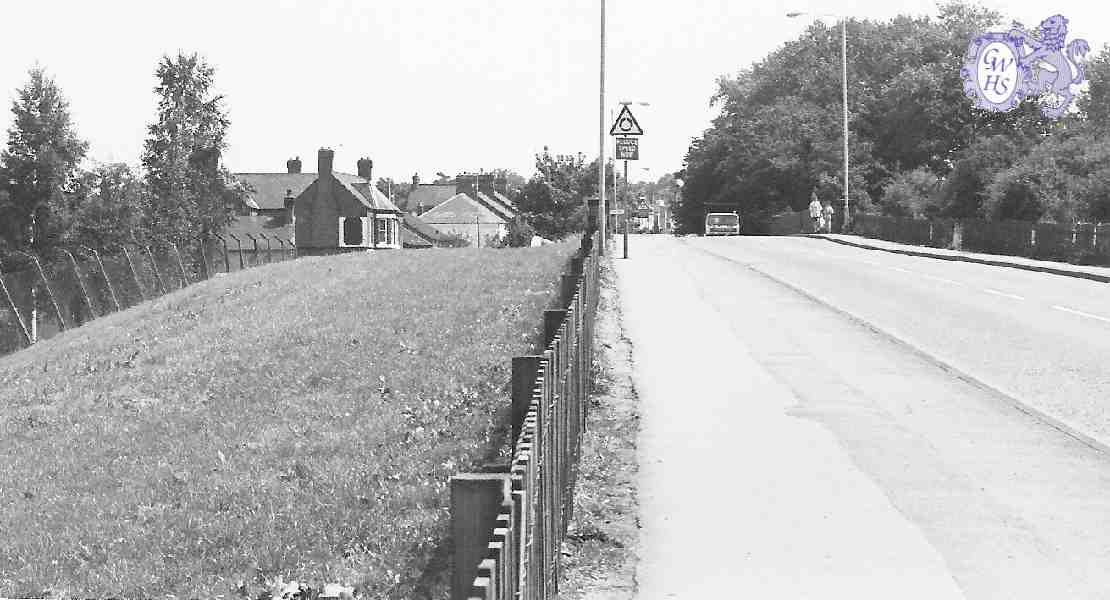24-135a Spion Kop bridge Station Road looking towards Wigston Magna