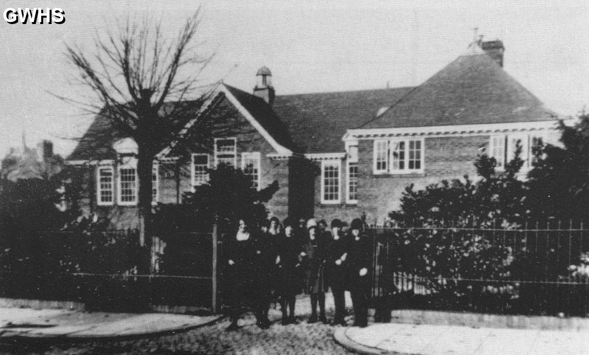 24-066 Timber Street entrance to Bassett Street Girls School South Wigston  c 1929