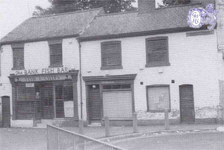 26-445 John Ray's Fish Bar on the Bank Wigston Magna just before demolition in the 1980's