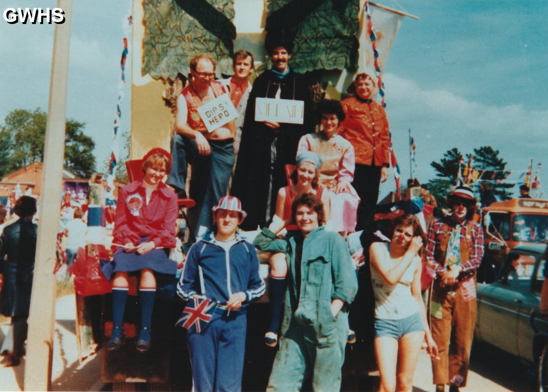 39-701 1979 a parade from Oadby to South Wigston