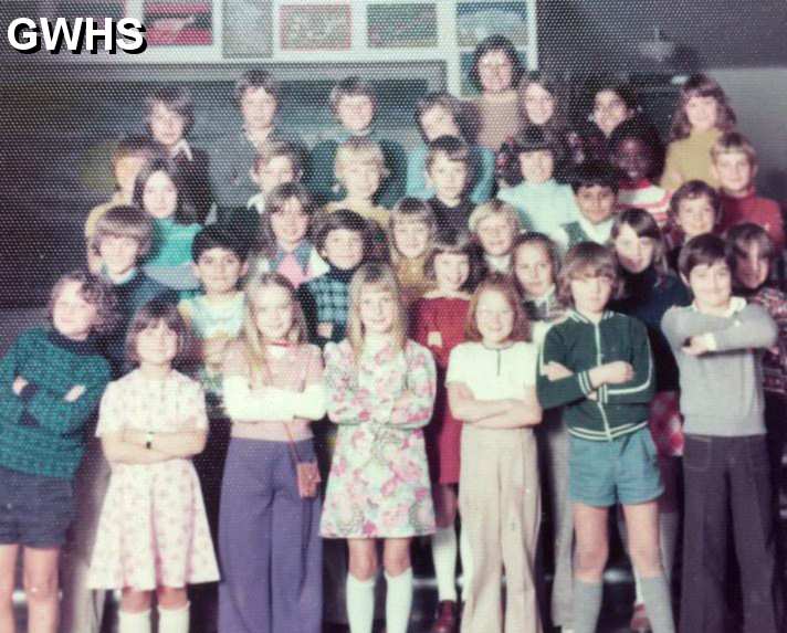 32-102 Mrs Charter's at Waterleys Wigston Magna circa 1974