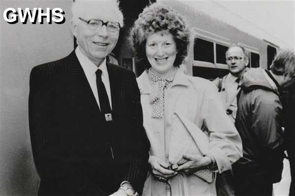 39-002 VIP's for opeing of Wigston Glan Parva Station 1986