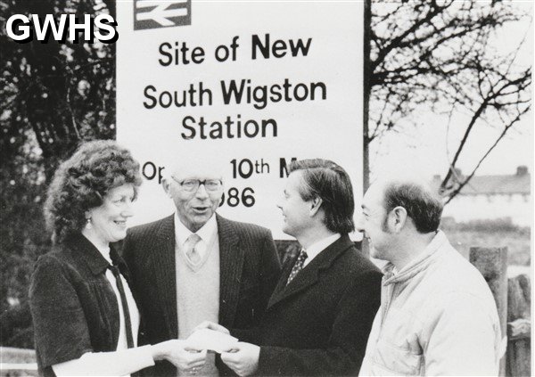 39-003 VIP's for opeing of Wigston Glan Parva Station 1986