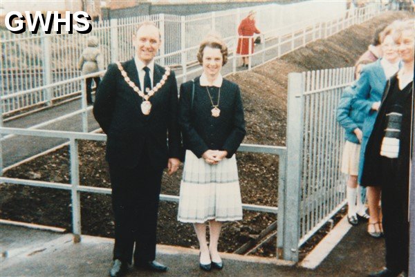 39-004 VIP's for opeing of Wigston Glan Parva Station 1986