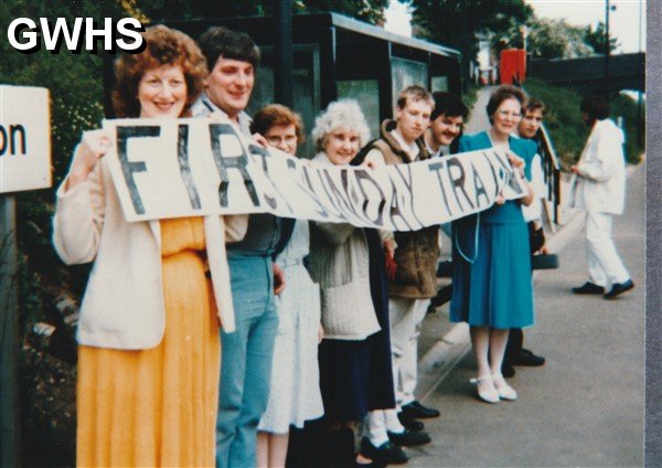 39-005 VIP's for opeing of Wigston Glan Parva Station 1986