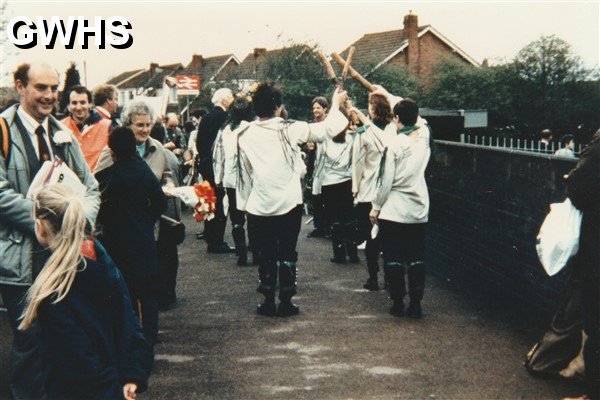 39-006 VIP's for opeing of Wigston Glan Parva Station 1986