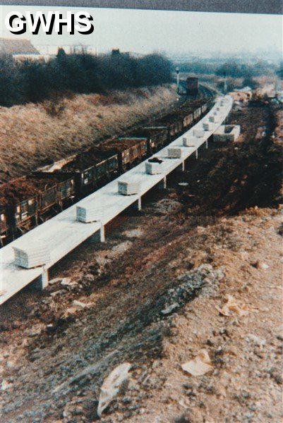 39-027 Building of Wigston Glan Parva Station 1985