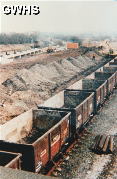 39-028 Building of Wigston Glan Parva Station 1985