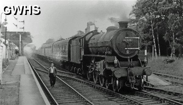 39-106 B1 class 4-6-0 No 61328 at Glen Parva Station 1961