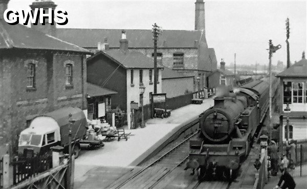 39-146 Wigsto South Station  with 2-6-4 No 42615 passing through in 1954