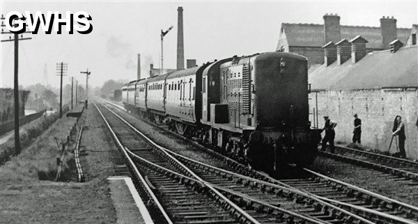 39-149 Diesel Electric BoBo No 10800 nearing Wigston South station in 1957