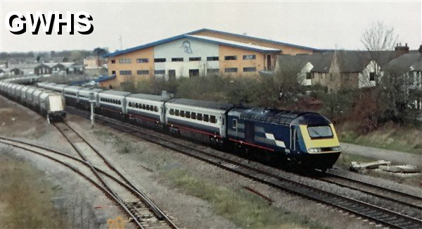 39-165 Midland Mainline HST 43 059 leading and 43 076 bringing up the rear with Cromwell Toos warehouse in the background