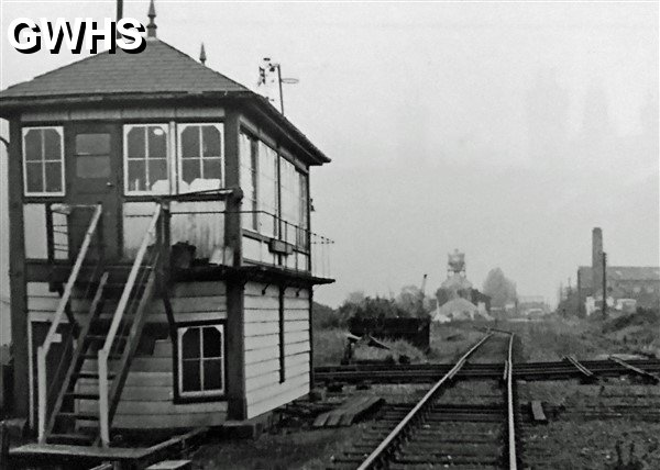 39-177 Wigston Central Signal Box still in service 1966