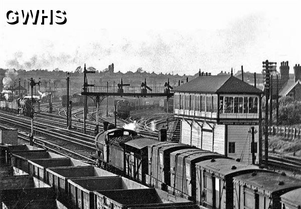 39-197 Good Train passing Wigston Douth Signal Box towards Leicester