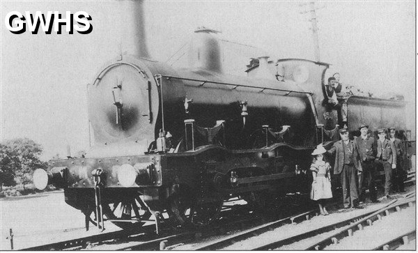 22-067 Wigston railwaymen 1902 Young lady is Ethel Howe