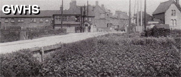 22-307 Wigston Magna Station late 1890's in 1900 the level crossing was replaced by a bridge