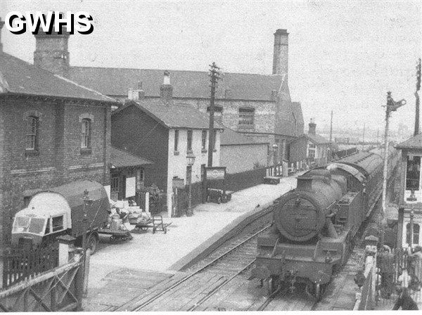 22-314 South Wigston Station and the level crossing gates at the Blaby Road 1940