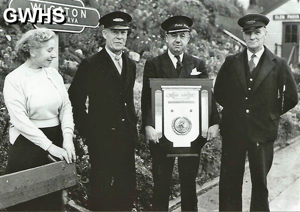 24-006 2nd left Fred Ellard Wigston Glen Parva Station c 1940