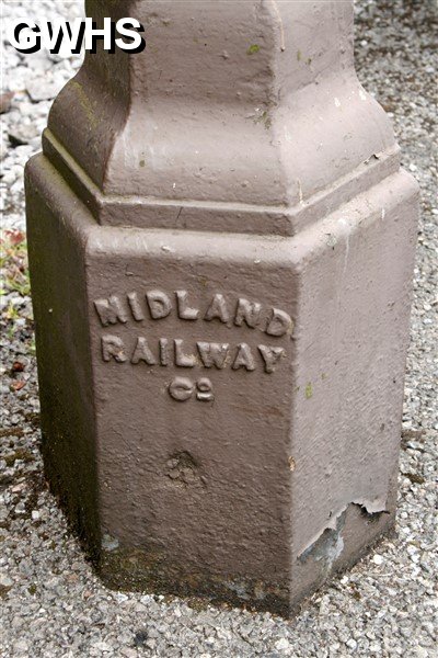 28-013 Midland Railway cast iron gas lamp post - Railway Terrace 'Twenty Row' - Wigston Magna - 1973  (John Stevenson)