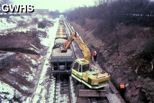 28-028 Construction of the new South Wigston station - December 1985  (J.BurfordJDS Collection)