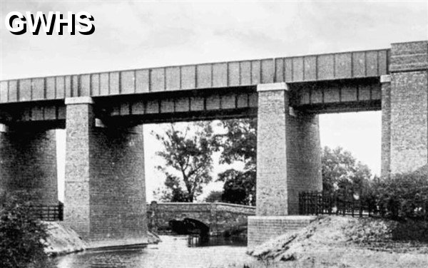 30-786 Crow Mills Railway bridge over the canal South Wigston
