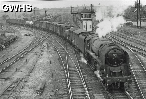 33-835 South bound goods Train passing Midland Cottages Wigston Magna