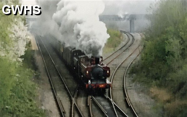 39-185 GWR 0-6-0 pannier tank negotiating Glen Parva Junction 2012
