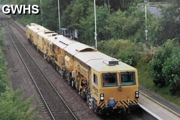 39-187 USP 5000RT ballast regulator passing through South Wigston May 2016