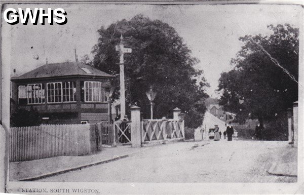 7-191 Level Crossing & Signal Box South Wigston circa 1903