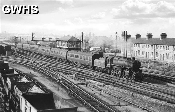 35-964 An Ivatt Class 4MT 2-6-0 steam locomotive number 43042  1958