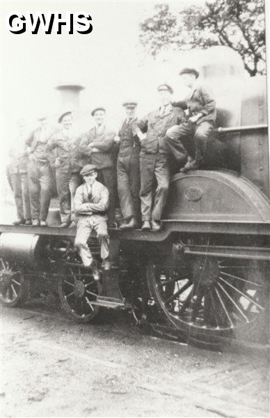 35-992 Loco team probably not Wigston