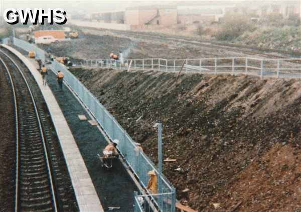 35-996 Building of Wigston Glan Parva Station 1985