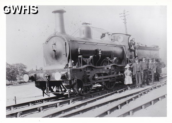 7-115 Mr Howe pre 1914 and little girl Ethel Howe South Wigston