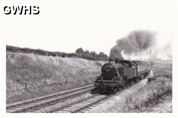 7-123 Passenger train passing South Wigston