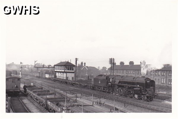 7-125 Midland line Wigston Magna with Midland Cottages in the background