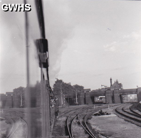 7-156 Express approaching the Spion Kop bridge and Wigston Magna station