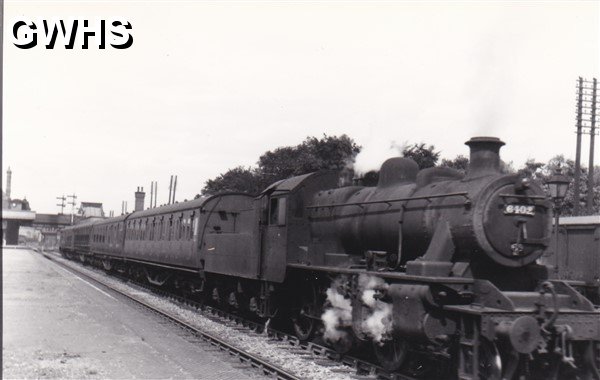 7-166 Passenger train just pased through Wigston Magna station