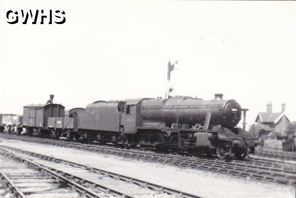 7-171 A 2-8-0 8F freight locomotive at Wigston South junction.