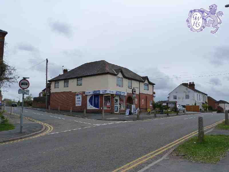 23-296  Mercer News on corner of Harcourt and Welford Road Wigston Magna May 2013