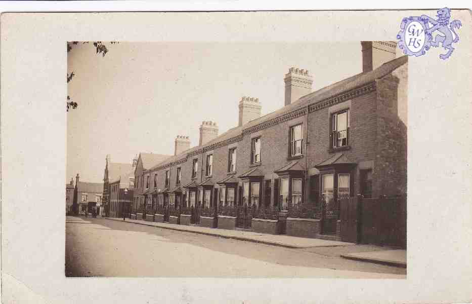 8-122 Central Avenue  Wigston Magna 1910 - Iron railings taken down for the war effort